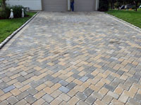 block Paved Drive with circular design inset, and matching edging.