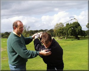 Practical Golf Coaching lessons for beginners and professionals alike out on the golf course. Give a course as a golf gift.